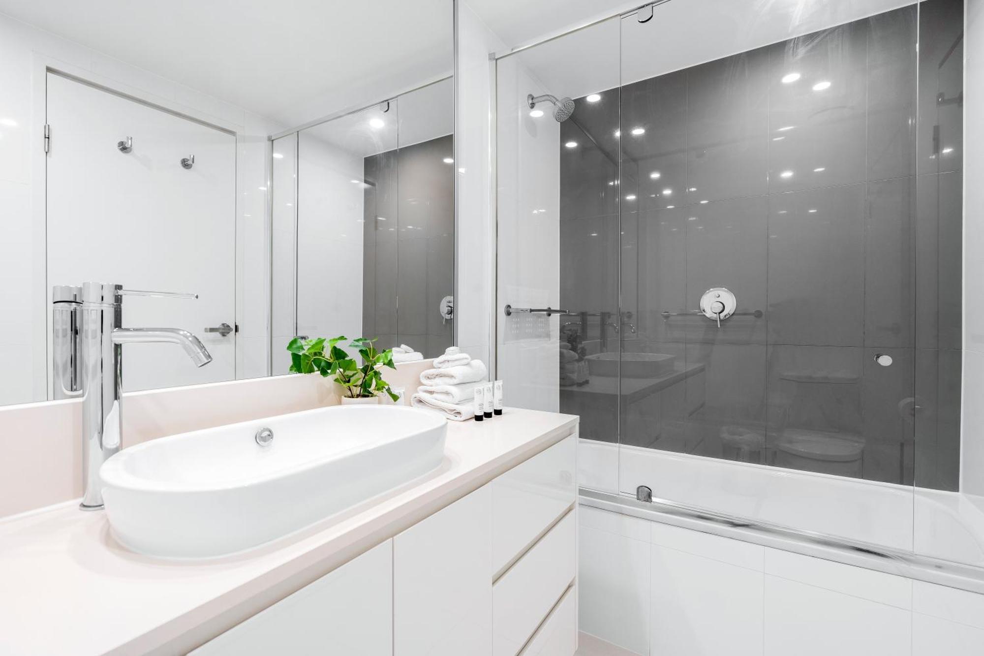 Aparthotel H Residences - Ocean View - Self Contained & Privately Managed - Wow *